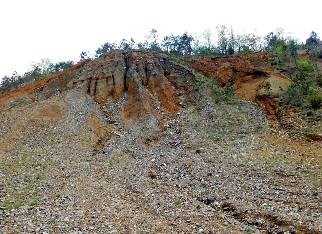 Figure 2. The dump-field at Libiola Cu-deposit.